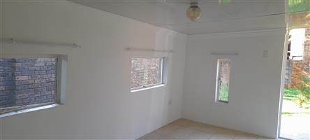 Room to rent for 1 person 3km from Wonderpark Mall
