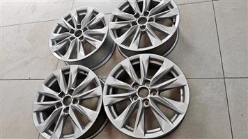 Toyota Corolla 17inch original mags set (5x114 PCD)