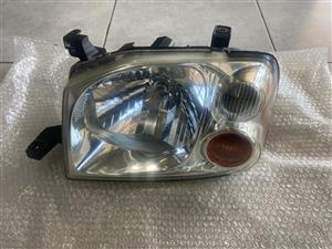 2021 NISSAN NP300 HEADLIGHT LEFT SIDE FOR SALE. IN PRISTINE CONDITION
