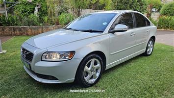 2012 VOLVO S40 2.0i M/T SEDAN