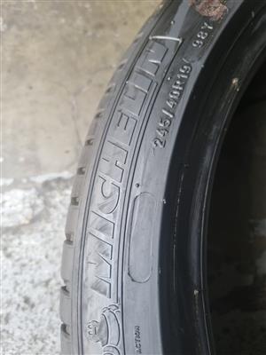 2x245/40/19 Michelin runflat 