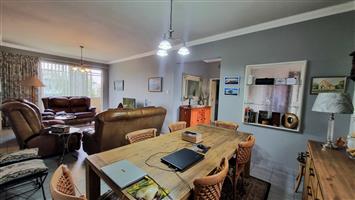 Beautiful, spacious 3 Bed, 2 Bath Apartment- Denlee