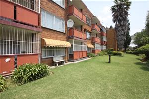 Ground Floor 2-Bedroom Flat with Backyardaccess