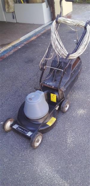 Southern Cross electric lawn mower excellent working condition 