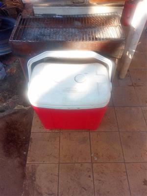 Braai stand & Coolerbox