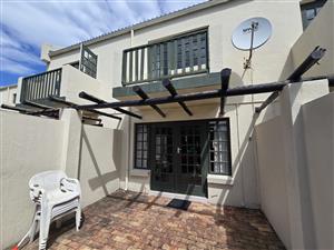 A TOWNHOUSE BY THE SHORE LINE