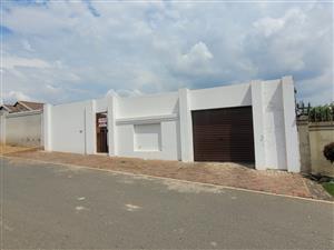 Two-bedroom house to let in Fleurhof