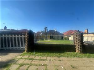 Investment Opportunity.. 23 bedroom property in Vereeniging Central.