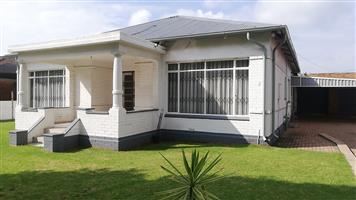 Beautiful 4 beds, 2.5 bathroom home in Brenthurst
