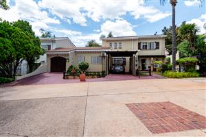 Magnificent Home In Sought After Glenwood Village!