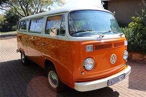 1974 Volkswagen Kombi (Big Orange)
