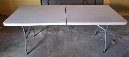OUTDOOR FOLDABLE TABLE