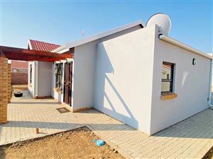 3 bedroom 2 bathroom Ivydale