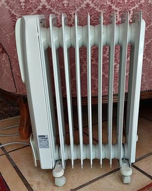 Delonghi 9 Fin Oil Heater White KH770920WH