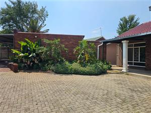 Spacious Family Home on a Large Stand – Secunda