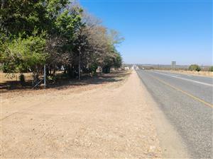 LOCATION, LOCATION, LOCATION. 6 KM FROM MAKHADO MALL ON THE N1.