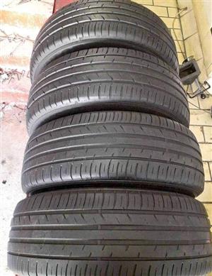 Set of 225/60/17 Dunlop Tyres for Sale. 