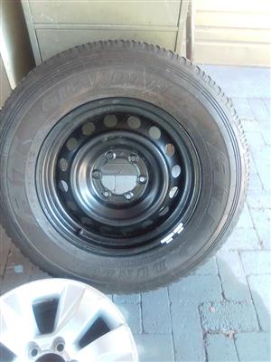 17" Toyota Hilux/Fortuner original steel with used 265/65/17 tyre to use for spa