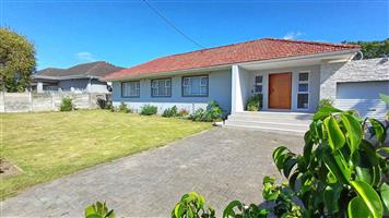 House For Sale in Beacon Bay