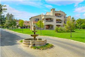 Spacious 2 Bed 2 Bath Garden apartment in Noordhang