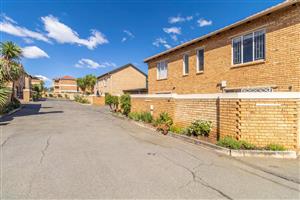 Townhouse For Sale in Strubensvallei