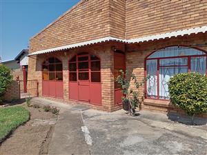Charming 3bedroom family home for sale in Lennoxton,—your perfect home awaits! Don't miss out