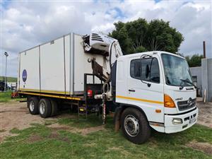 2011 Hinoton Crane truck with 15 ton crane