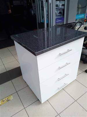 Quality set of drawers