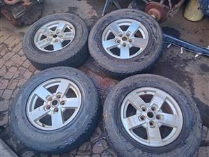 2006 jeep commander 3.0 CRD megs n tyer for sale my number WhatsApp or cell 