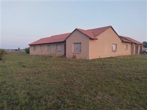Charming Farmhouse Retreat in Vosterpark, Meyerton - Your Dream Home Awaits!