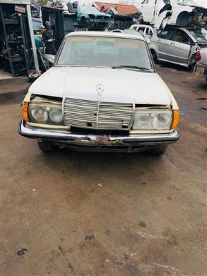 Merc Benz W123 280E caberator manual stripping for spares