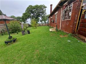 4 BEDROOM FAMILY HOME ON A MASSIVE 1720sqm STAND WITH COTTAGE