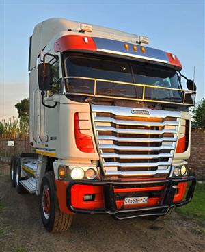 2014 Freightliner Detroit 12.7 440hp truck for sale