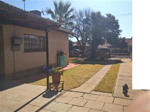 big 3 bedroom 2 bathroom tile roof house in booysens for sale