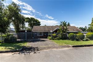 Large Family home to Rent in Beacon Bay
