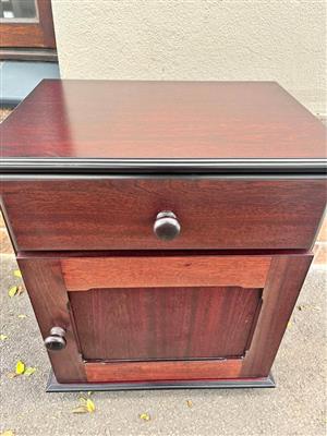 Solid wood bedside pedestal