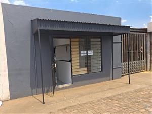 Shop To Rent / Office - Nigel 