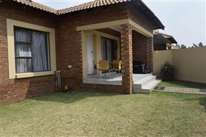 Modern 3 bedroom property for sale in Helderwyk.