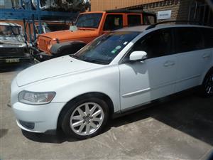 STRIPPING VOLVO V50 WHITE 2009 FOR SPARES