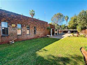 MULTI-DWELLING INVESTMENT PROPERTY IN THE HEART OF TOWN- IDEAL FOR LONG OR SHORT STAY ACCOMMODATION