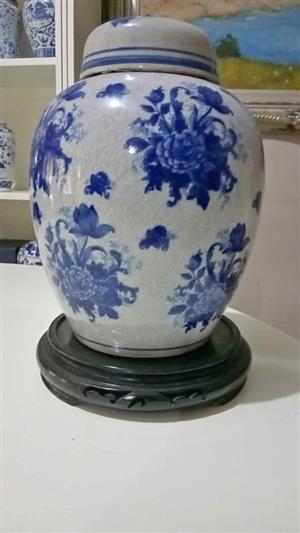 Absolutely  GORGEOUS  GINGER JAR - An INVESTMENT - LOVELY gift  idea. CRESTA