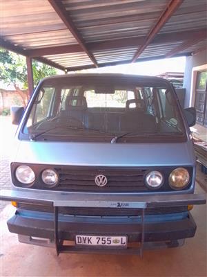 1992 VW Microbus for sale. Good condition and engine running smoothly. Classic 