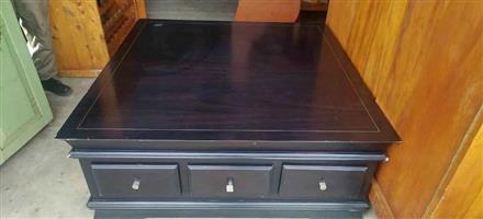 Modern coffee table with 3 storage drawers