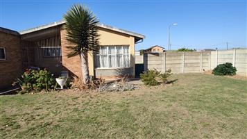 Charming 3 bedroom freestanding home in Algoa Park, Gqeberha. Perfect for family living and comfort!