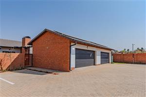 House For Sale in Rietvalleirand