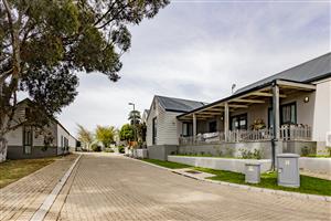 Charming 3-Bedroom Home in the Heart of Historic Philadelphia – Country Living Near Durbanville