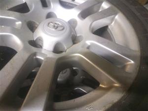 Toyota OEM 18 inch Landcruiser rims and Bridgestone  Dueler 265/60/18 tyres