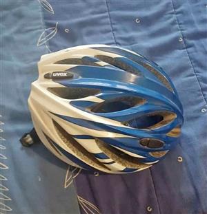 Cycling helmet