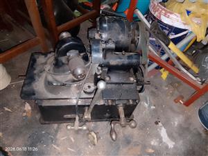Valve grinding machine