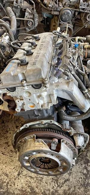 Nissan NP300 ka24 2.4i complete Engine   Low kms.